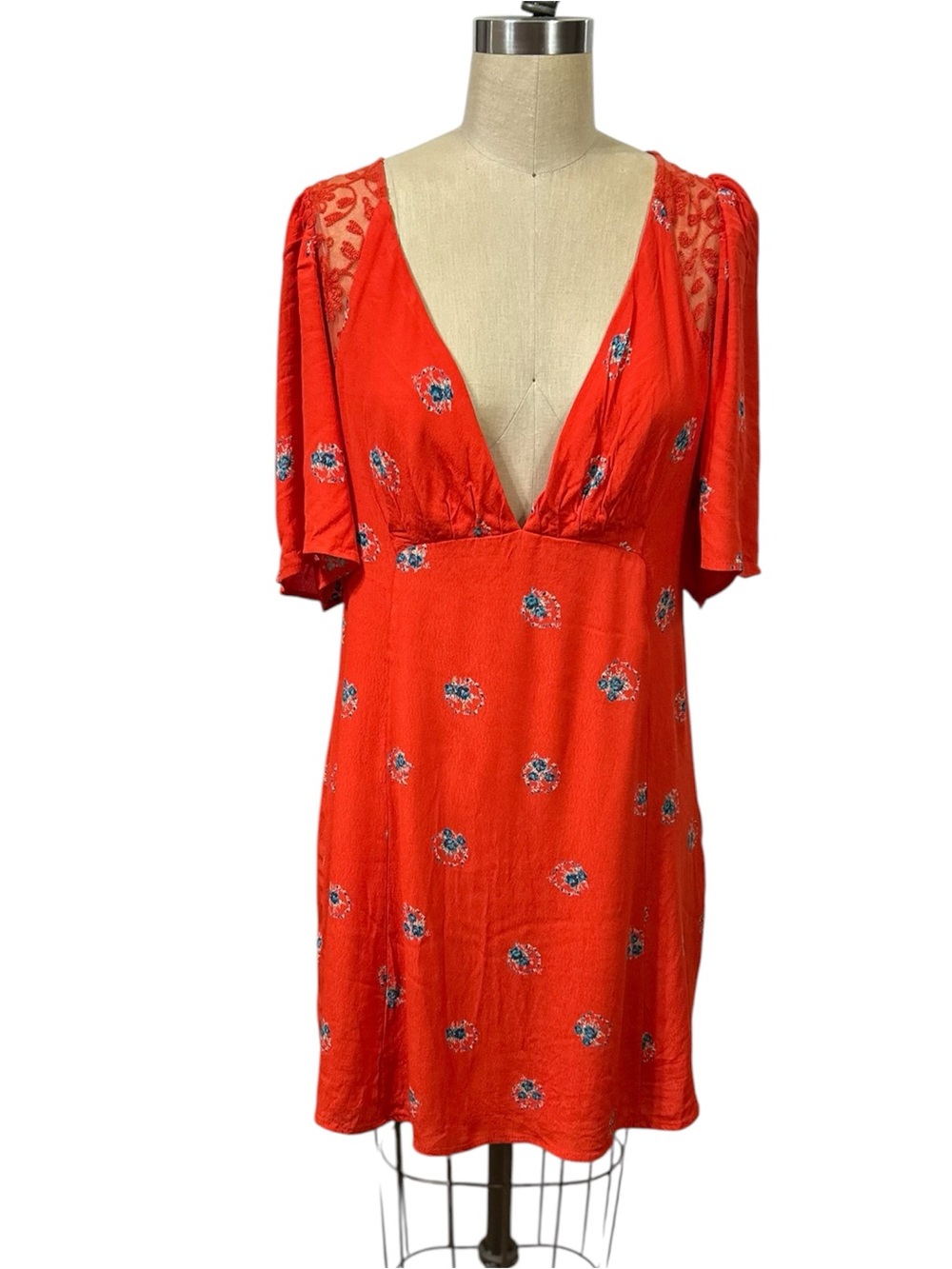 FREE PEOPLE Women Mocking Bird Backless Coral Red Lace Floral Mini Dress size 12 - Picture 2 of 16